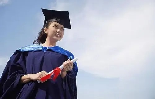 医学女博士在南京赶车途中救了个人,你如何看待她的善举?