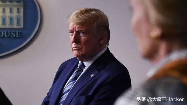 奥巴马批评特朗普政府抗疫是“混乱的灾难”,持续嘴仗,如何看?