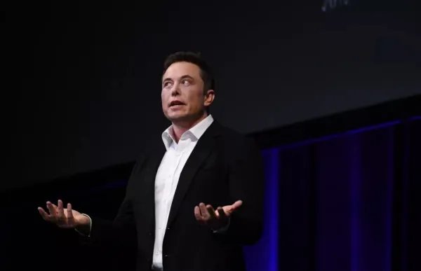 特斯拉CEO马斯克成为世界首富，贝索斯的资产与他相差多少？