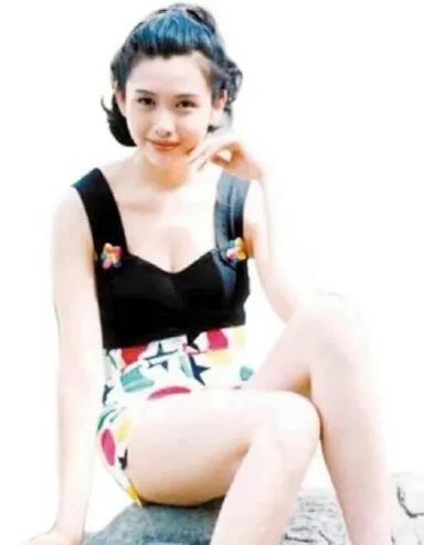 【图】邱淑贞性感图片流出  低胸热裤无比娇俏