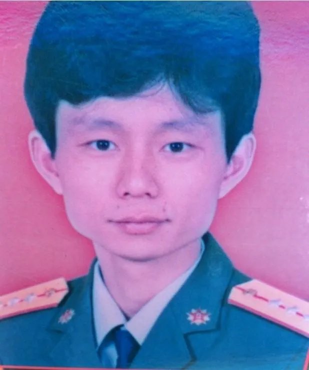 何炅的哥哥？