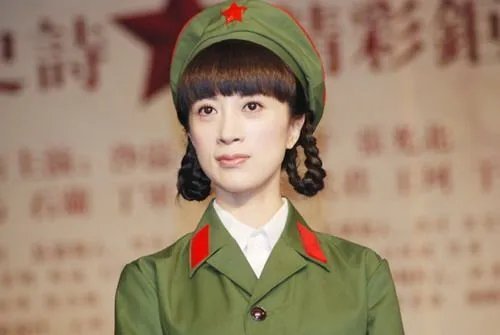 她是“最美孔雀女神”,因太保守被劈腿,她是谁?