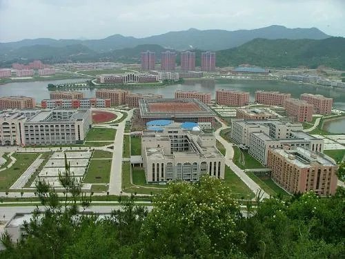 泉州仰恩大学的图书馆怎么样?