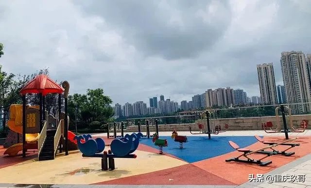 西区华岩新城好还是蔡家那里好